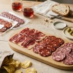 Coffret Apéro ibérique — planche Bellota, chorizo, saucisson, olives, chips