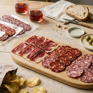 Coffret Apéro ibérique — planche Bellota, chorizo, saucisson, olives, chips